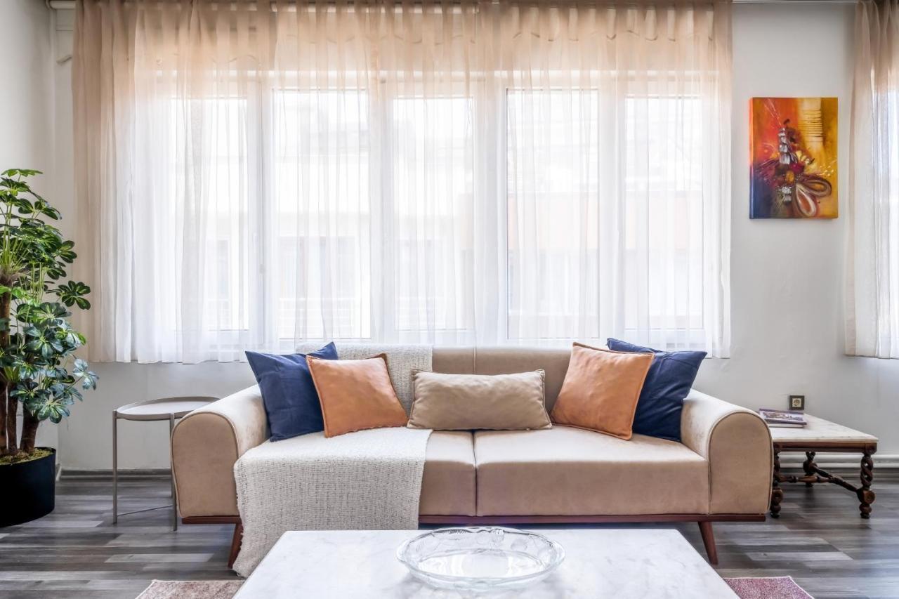 Gorgeous Flat With Balcony In Besiktas *
